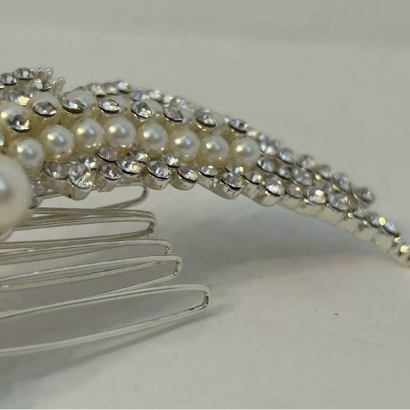 Large Silver Pearl and Crystal
Rhinestones Hair Comb Formal Occasions - Picture 4 of 10